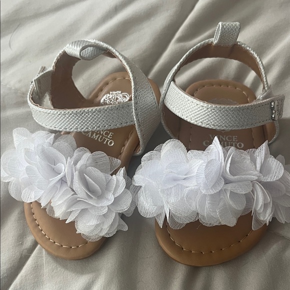 Vince Camuto Kids' Glittery Silver and White Floral Sandals - Picture 1 of 3